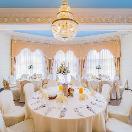 Hotel Jarosław Екстериор снимка