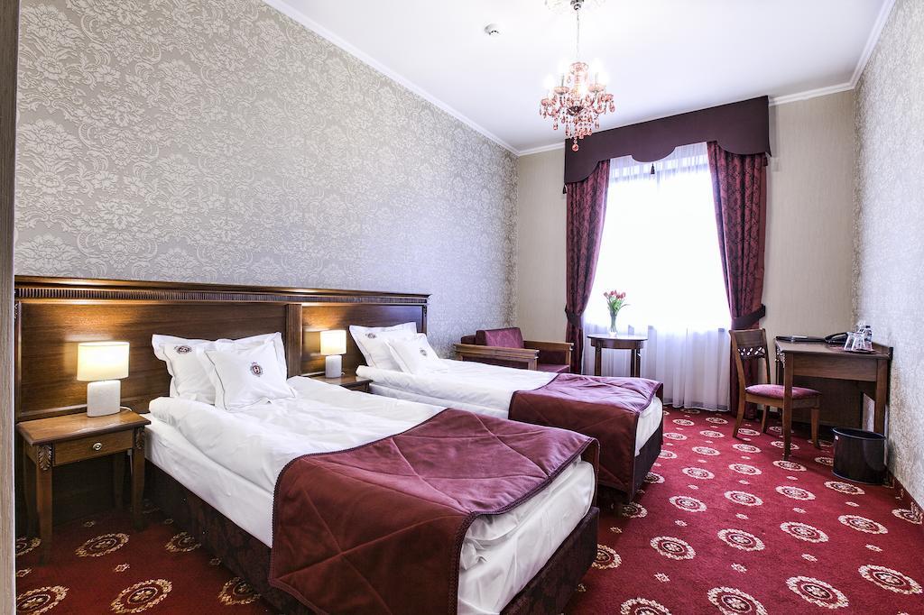 Hotel Jarosław Екстериор снимка