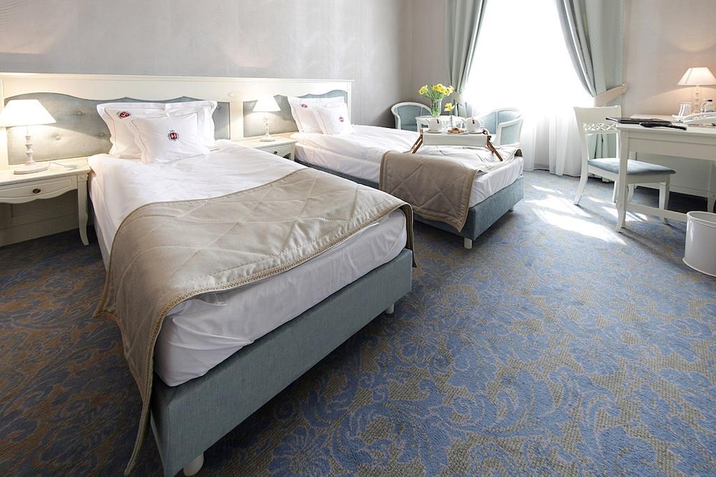 Hotel Jarosław Стая снимка