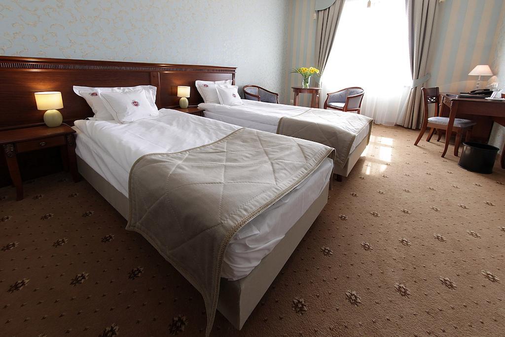 Hotel Jarosław Стая снимка