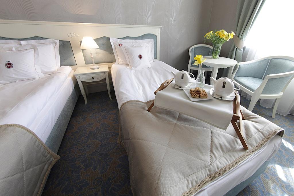 Hotel Jarosław Стая снимка