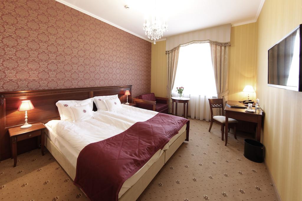 Hotel Jarosław Стая снимка