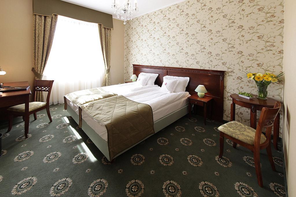 Hotel Jarosław Стая снимка