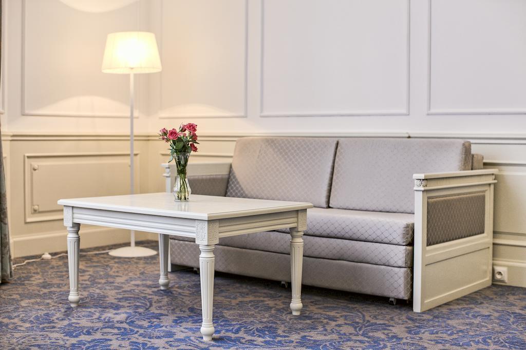 Hotel Jarosław Стая снимка