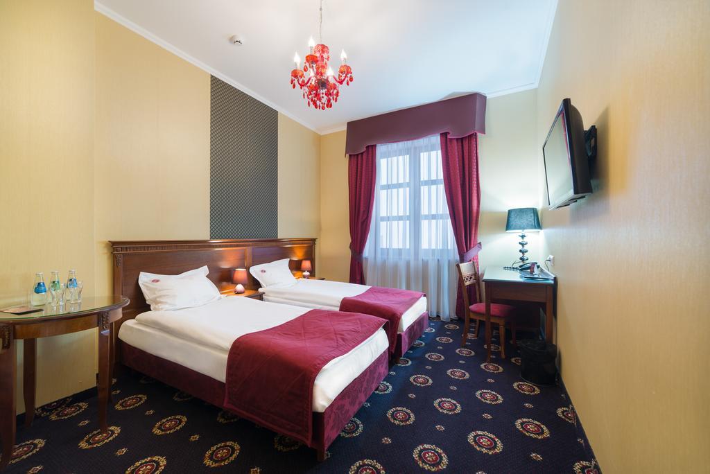 Hotel Jarosław Екстериор снимка