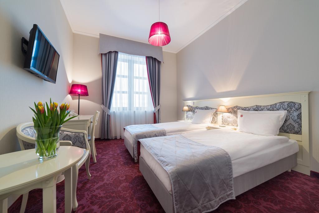 Hotel Jarosław Екстериор снимка