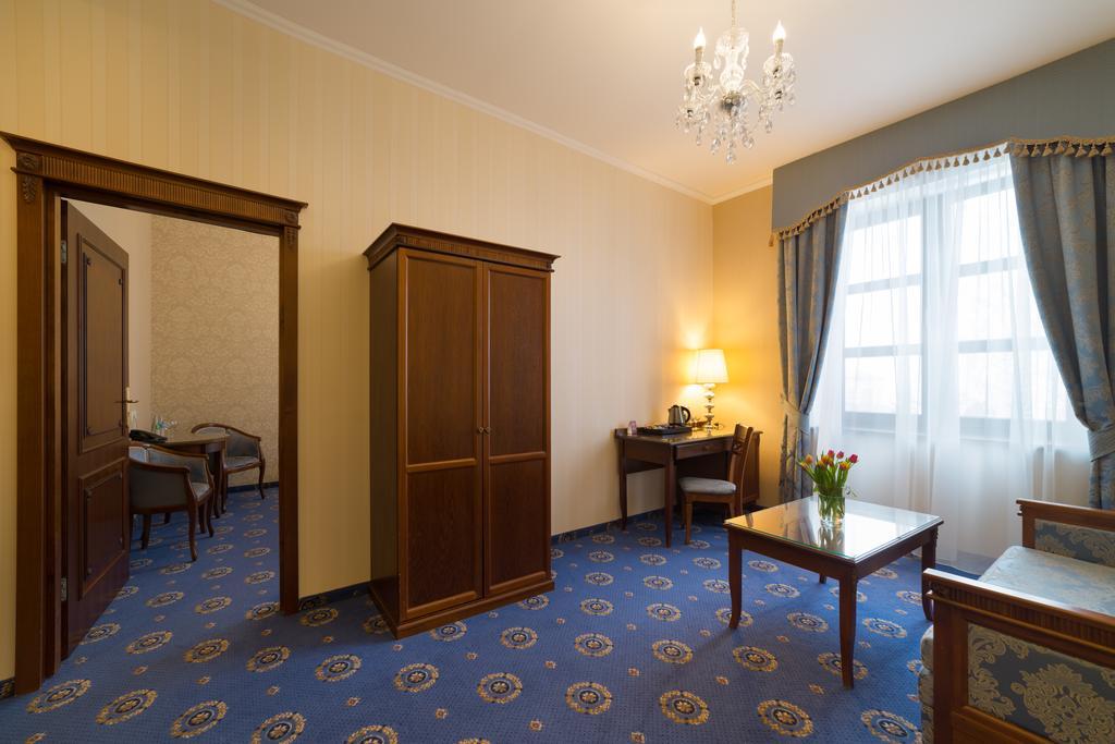 Hotel Jarosław Екстериор снимка