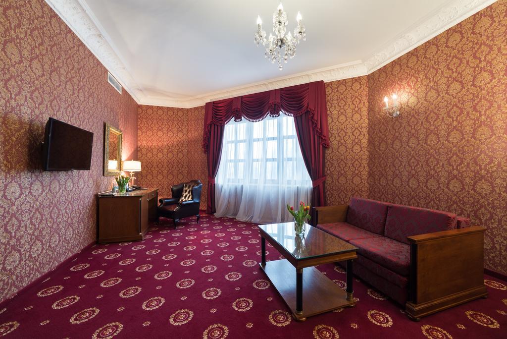 Hotel Jarosław Екстериор снимка