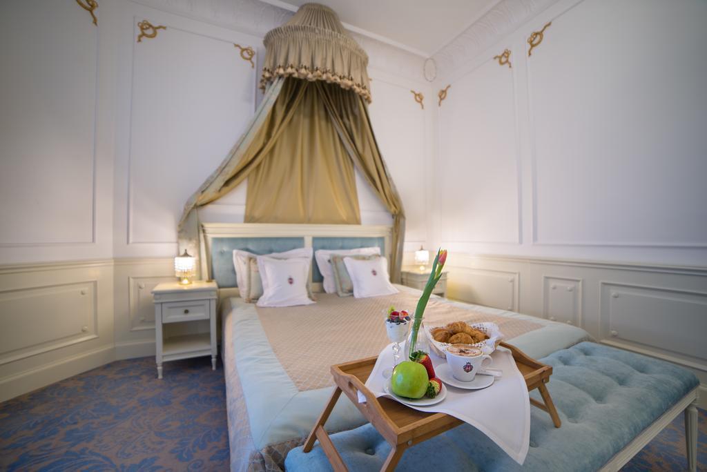 Hotel Jarosław Екстериор снимка
