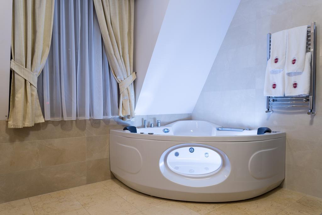 Hotel Jarosław Екстериор снимка