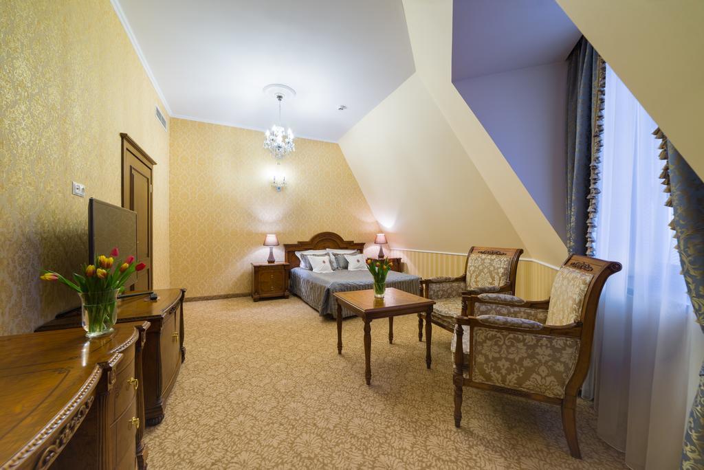 Hotel Jarosław Екстериор снимка