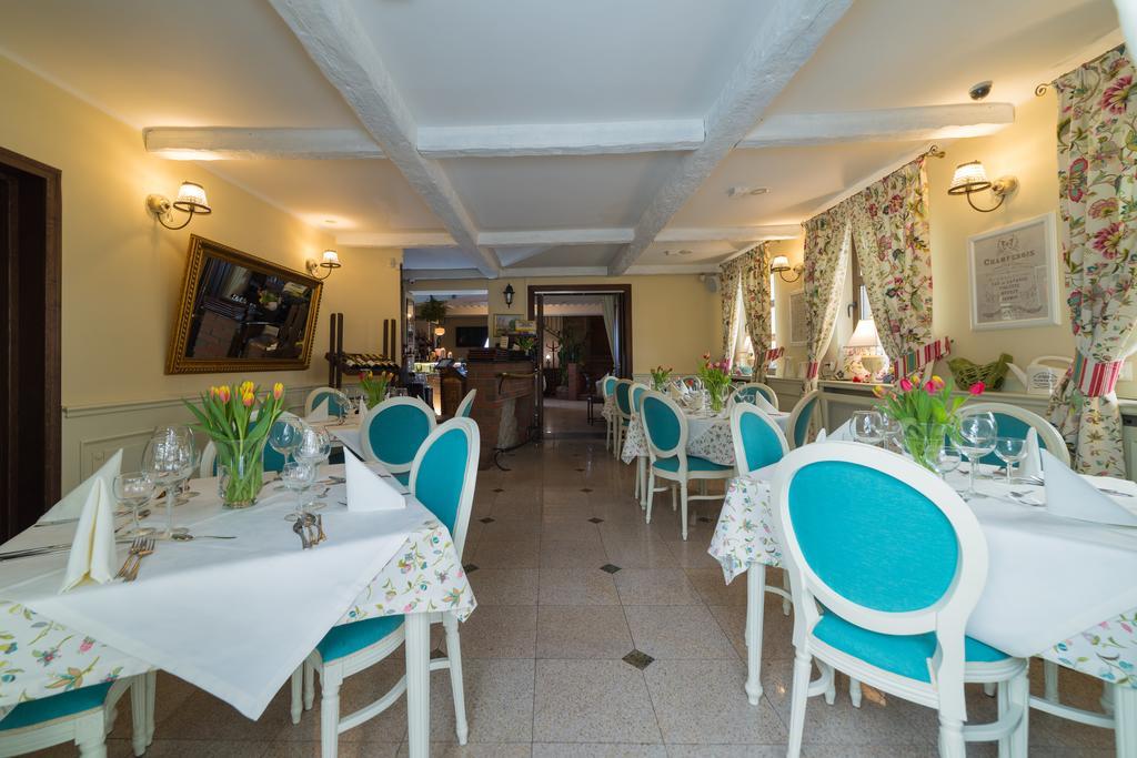 Hotel Jarosław Екстериор снимка