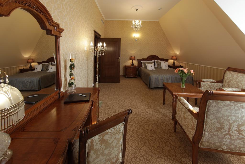 Hotel Jarosław Екстериор снимка