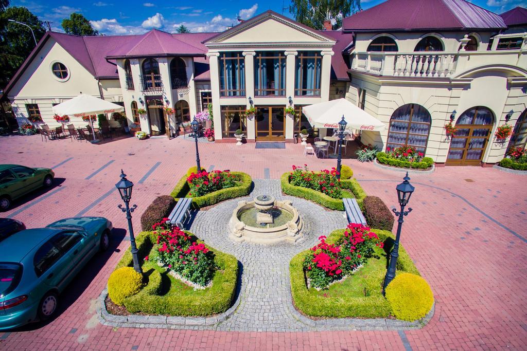 Hotel Jarosław Екстериор снимка